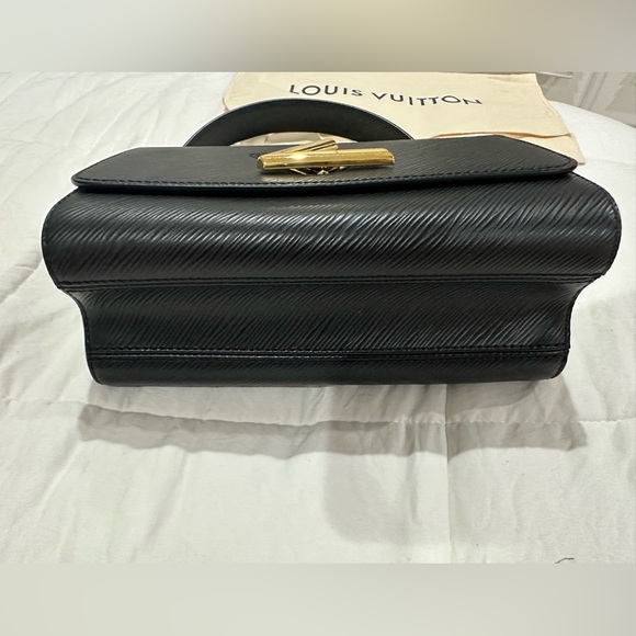 Louis Vuitton Twist Shoulder Bag MM Black Leather Epi - Picture 3 of 11